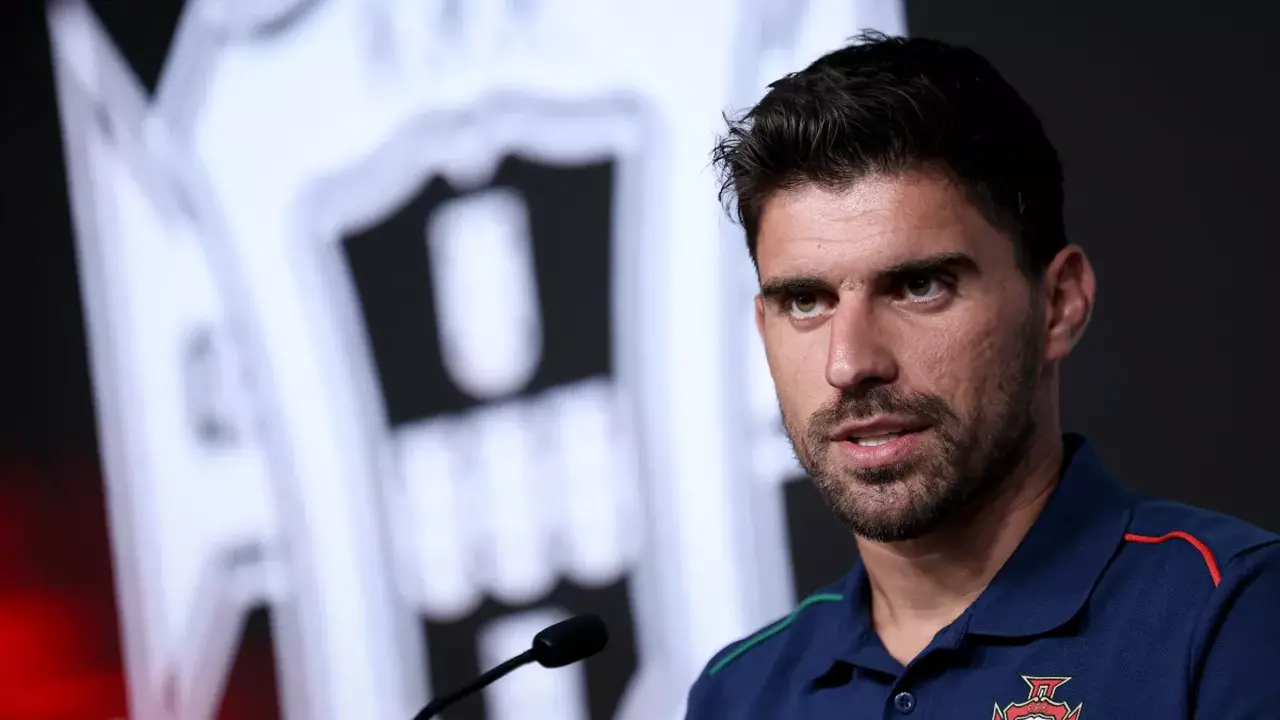 حسم الجدل.. فابريزو رومانو يكشف تحركات يونايتد وريال مدريد نحو نيفيز